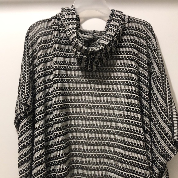 Hollister Women One Size Geometric Cover Up Hoodie Tunic Poncho White/Black - Picture 5 of 7